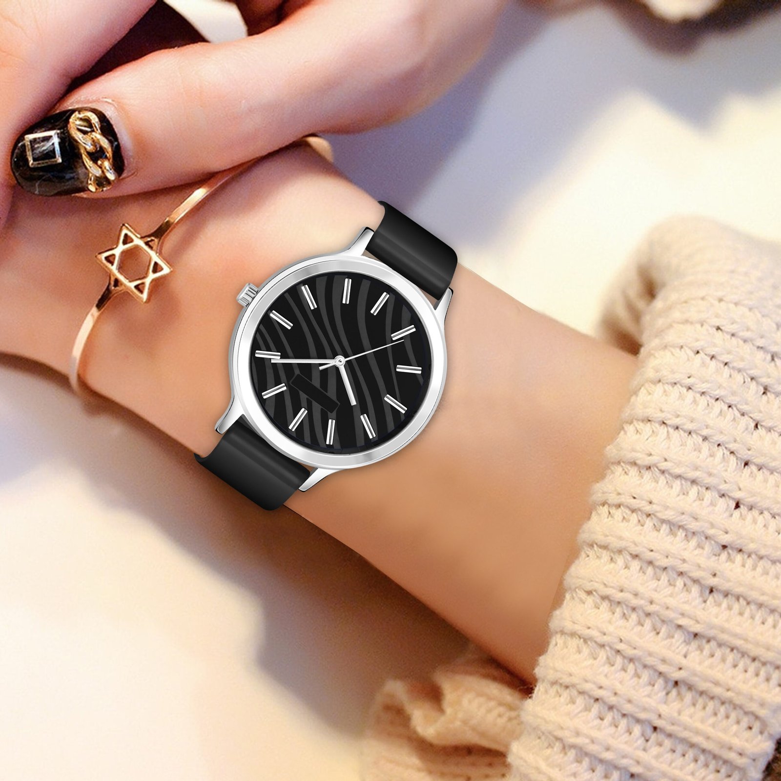 Black Stylish Dial Analog Watch For Women LR345